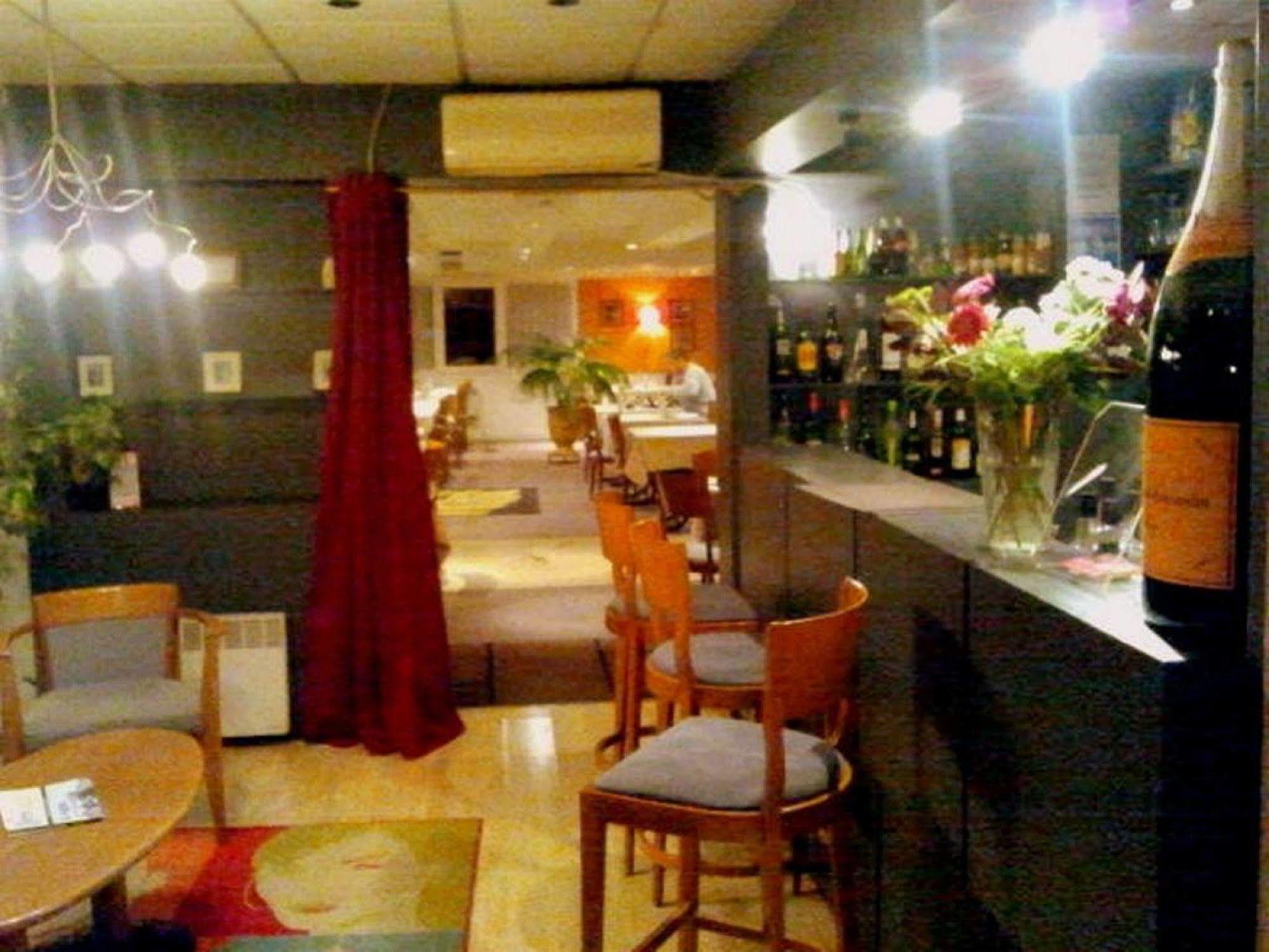 L'Escale D'Ales Hotel Экстерьер фото